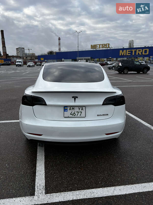 Седан Tesla Model 3 2019 в Житомирі