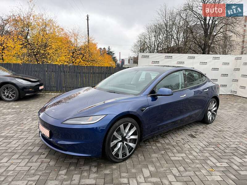 Tesla Model 3 2024