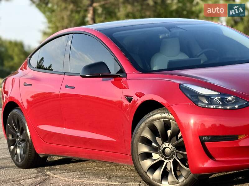 Седан Tesla Model 3 2023 в Днепре