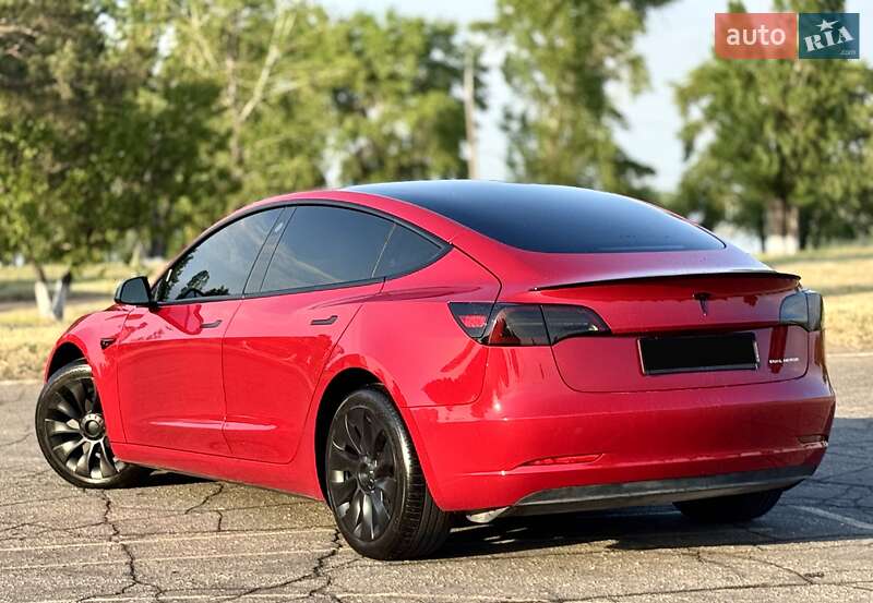 Седан Tesla Model 3 2023 в Днепре