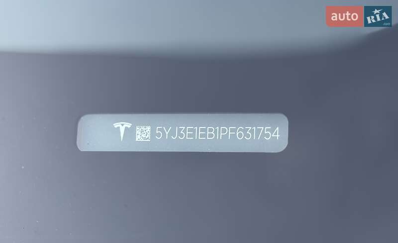 Седан Tesla Model 3 2023 в Днепре