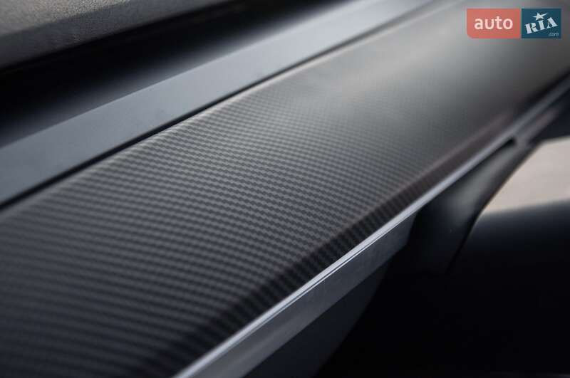 Седан Tesla Model 3 2023 в Днепре