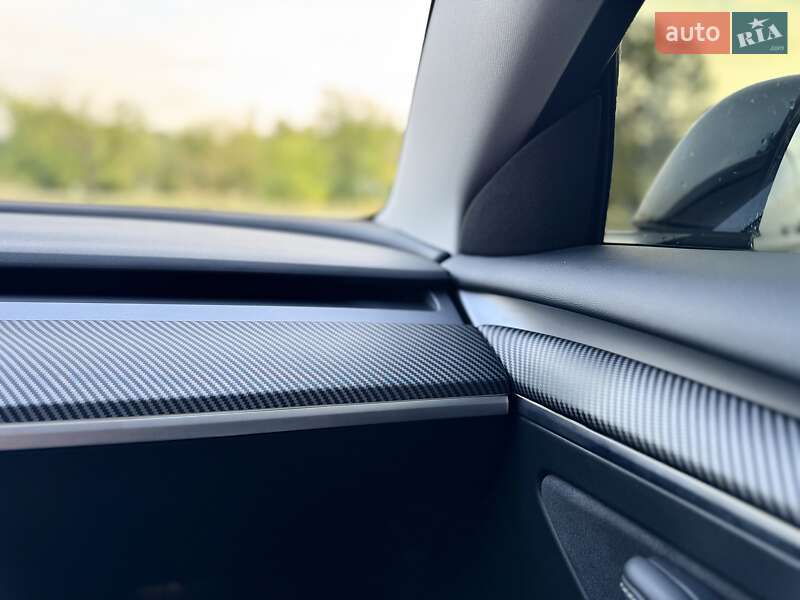 Седан Tesla Model 3 2023 в Днепре