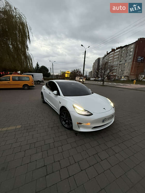 Седан Tesla Model 3 2019 в Ивано-Франковске