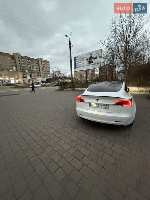 Седан Tesla Model 3 2019 в Ивано-Франковске