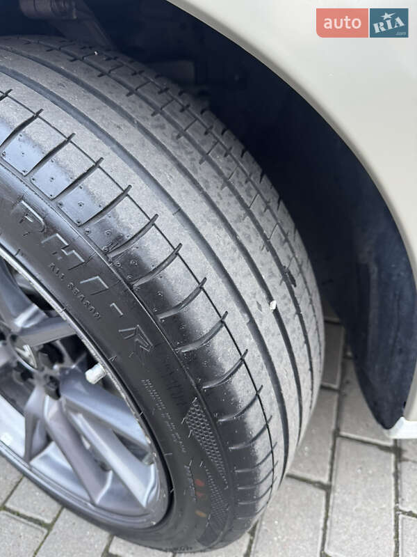 Седан Tesla Model 3 2022 в Володимирі