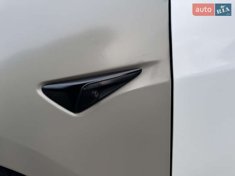 Седан Tesla Model 3 2022 в Володимирі