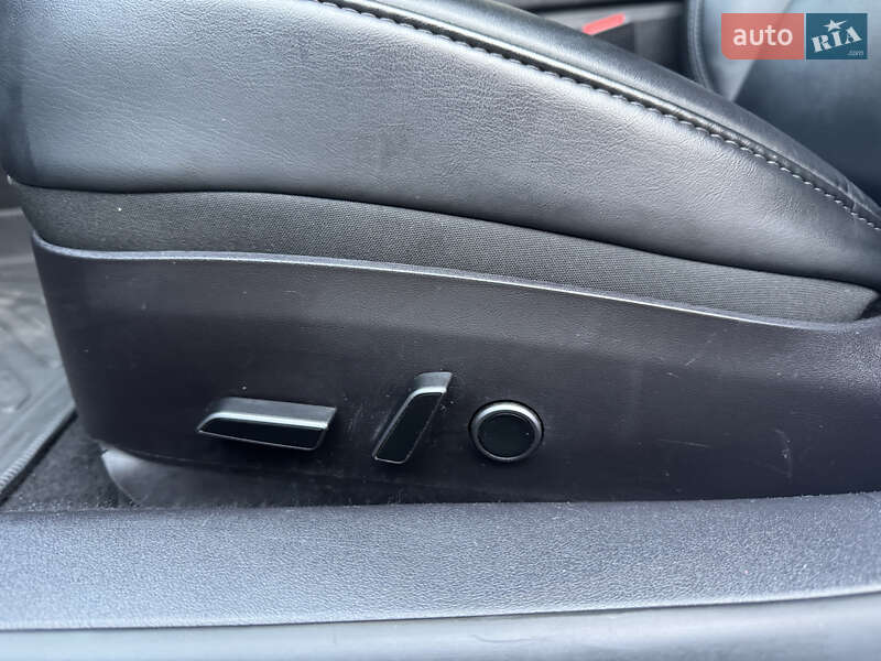 Седан Tesla Model 3 2022 в Володимирі