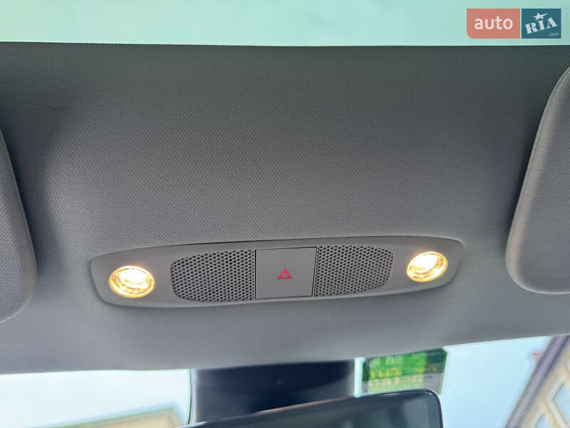 Седан Tesla Model 3 2022 в Володимирі