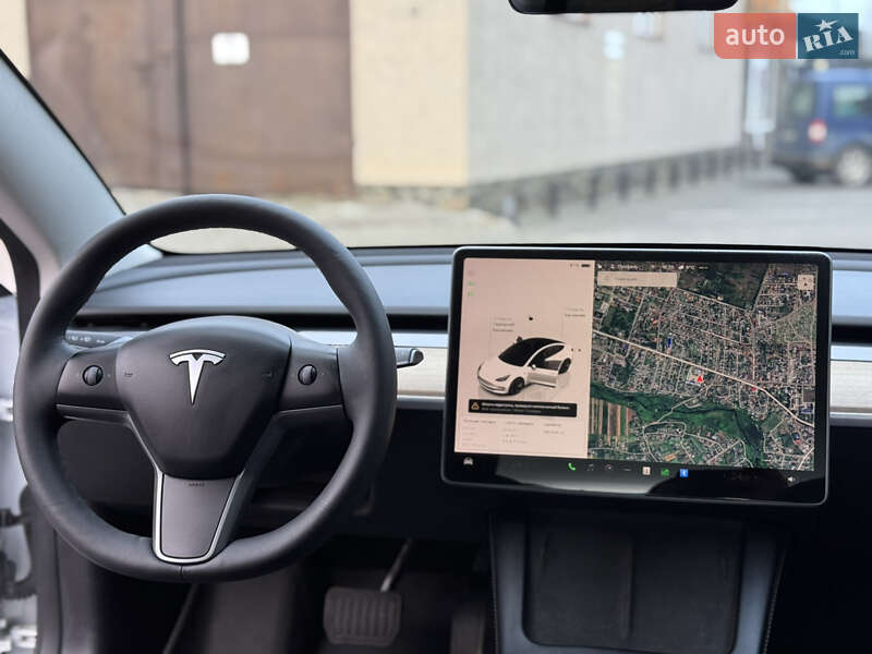 Седан Tesla Model 3 2022 в Володимирі