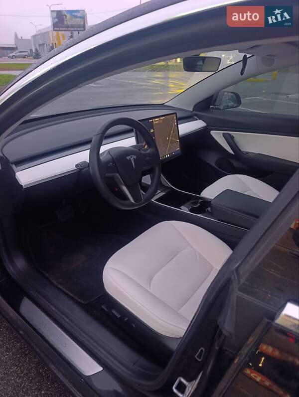 Седан Tesla Model 3 2020 в Києві