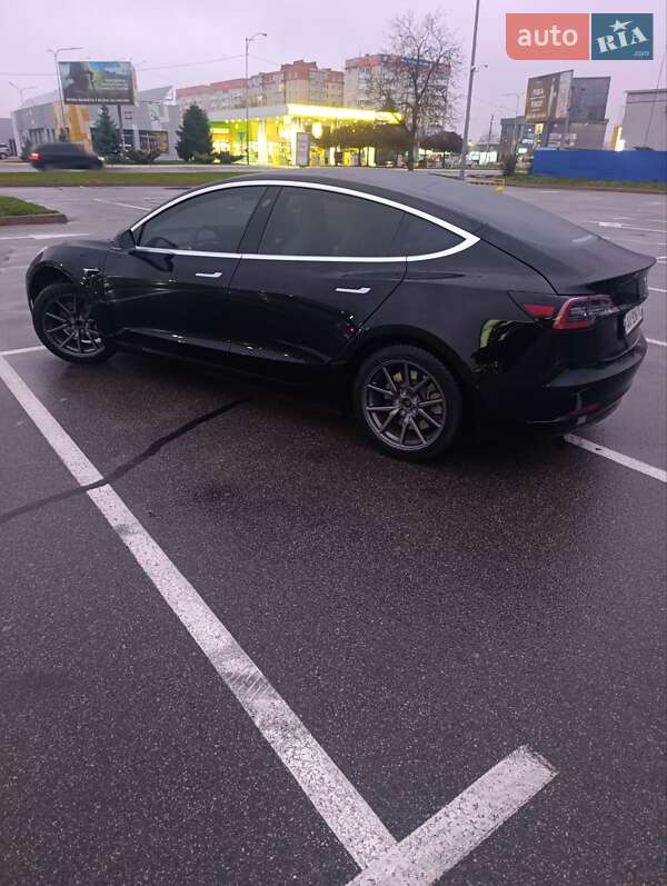 Седан Tesla Model 3 2020 в Києві