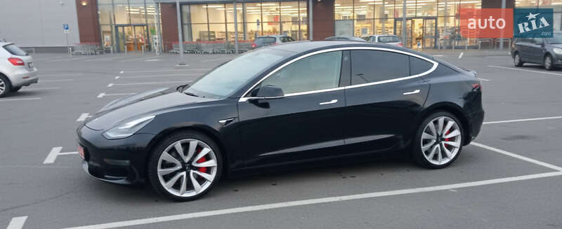 Седан Tesla Model 3 2019 в Луцке