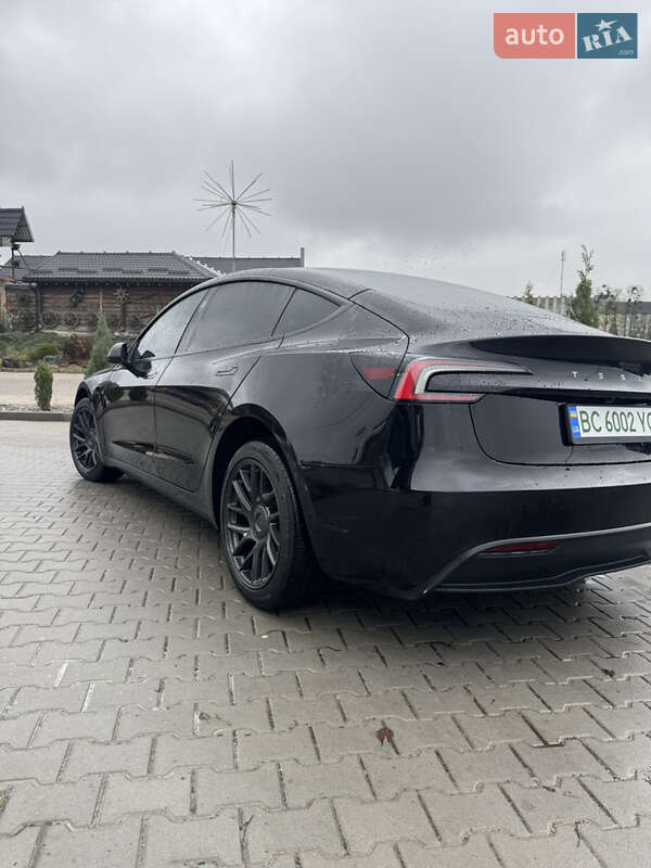 Седан Tesla Model 3 2024 в Буске