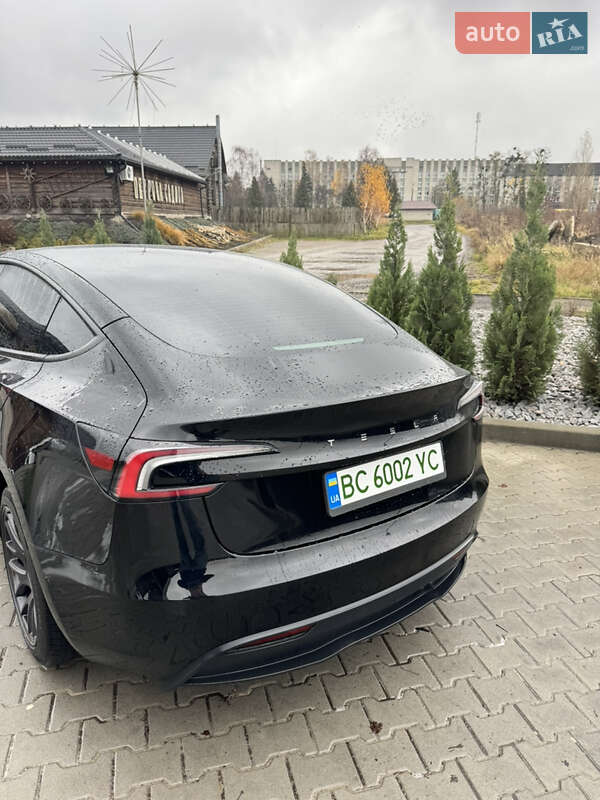 Седан Tesla Model 3 2024 в Буске