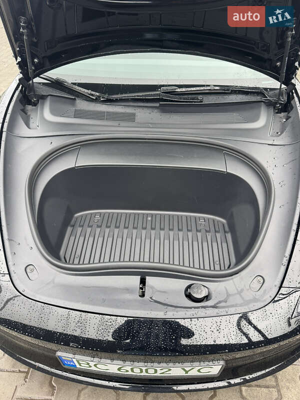 Седан Tesla Model 3 2024 в Буске