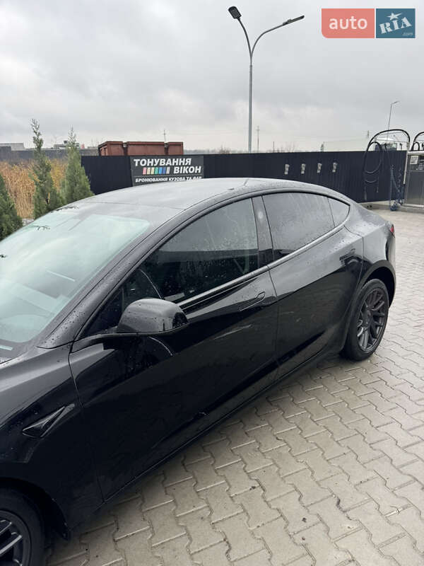 Седан Tesla Model 3 2024 в Буске