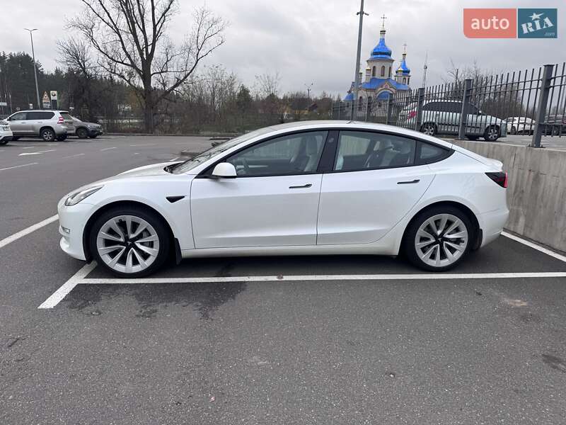 Седан Tesla Model 3 2022 в Ірпені