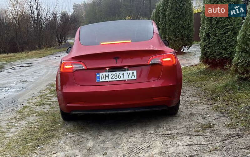 Седан Tesla Model 3 2023 в Житомирі