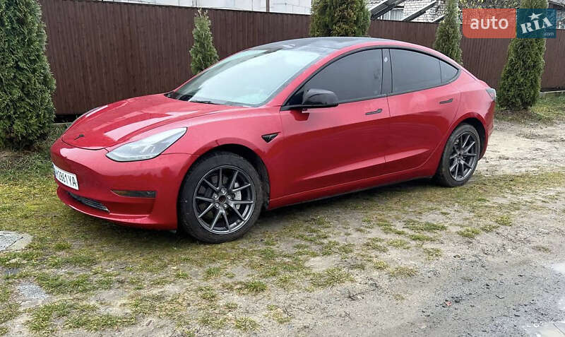 Седан Tesla Model 3 2023 в Житомирі