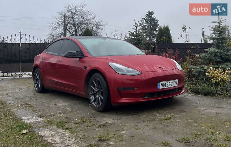 Седан Tesla Model 3 2023 в Житомирі