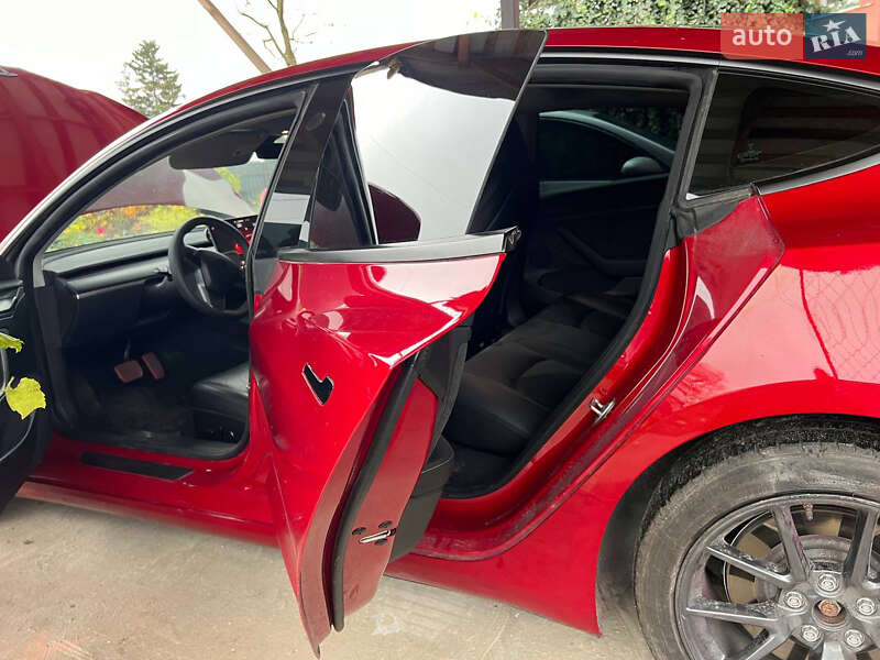 Седан Tesla Model 3 2023 в Житомирі