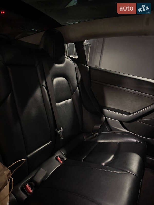 Седан Tesla Model 3 2020 в Львове