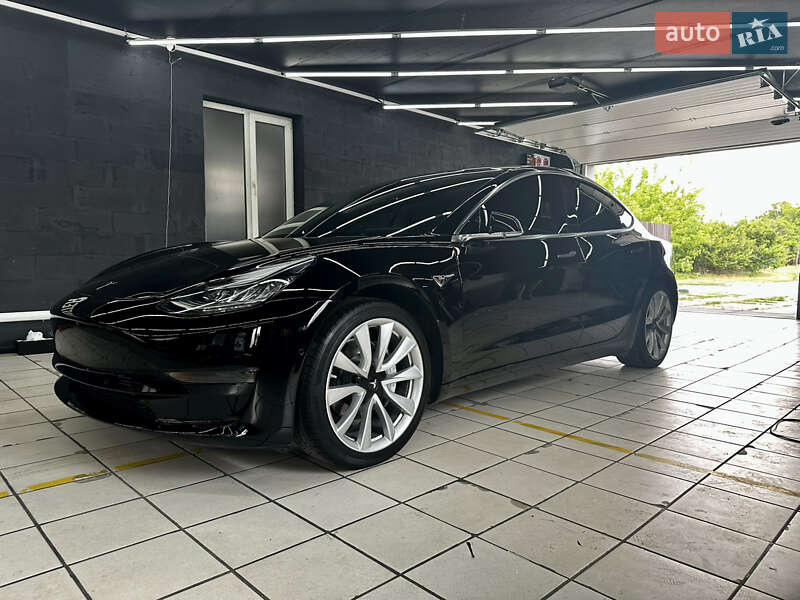 Седан Tesla Model 3 2019 в Киеве