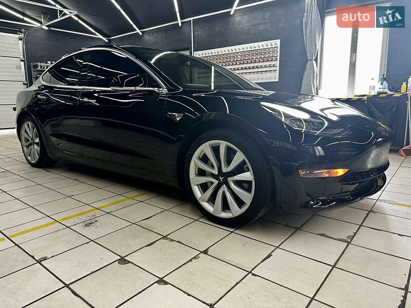 Седан Tesla Model 3 2019 в Киеве