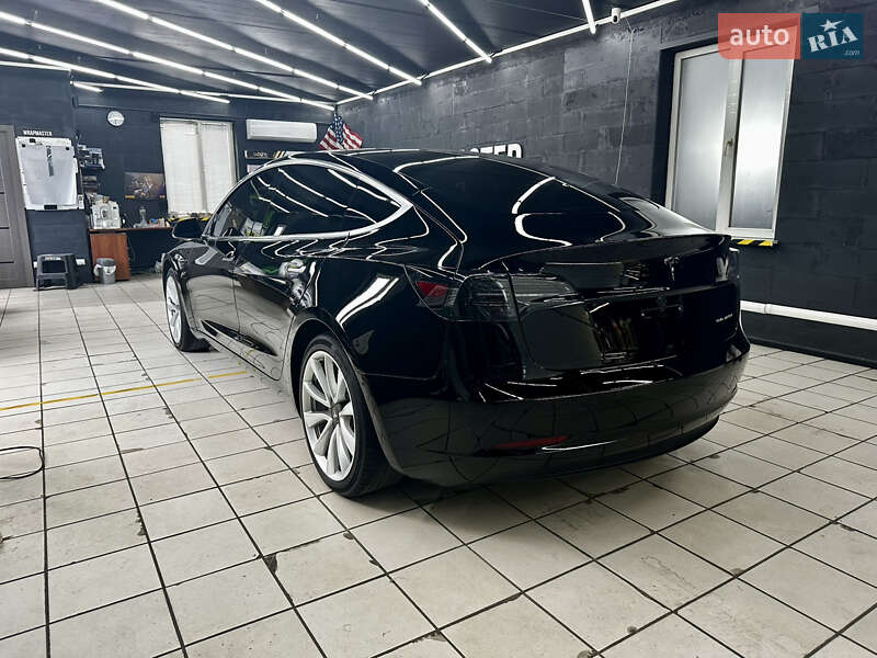 Седан Tesla Model 3 2019 в Киеве