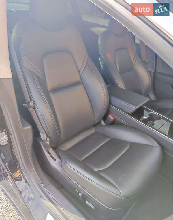 Седан Tesla Model 3 2019 в Киеве