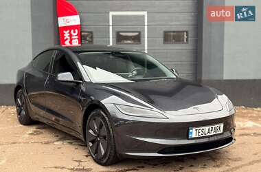 Седан Tesla Model 3 2024 в Києві