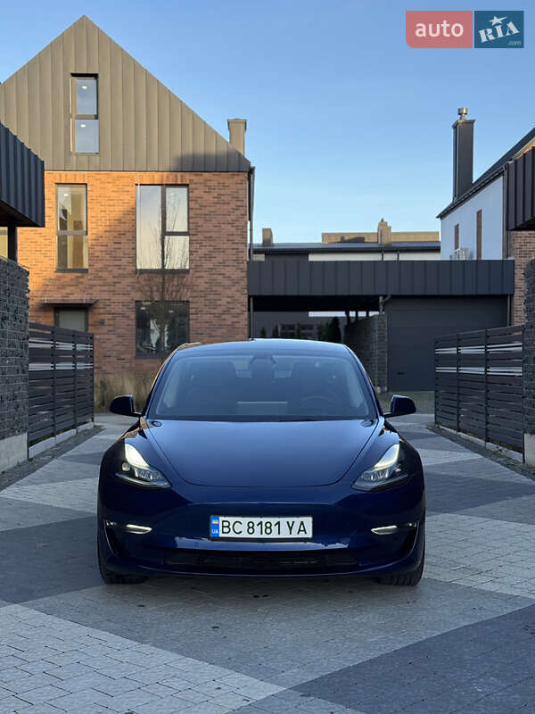 Седан Tesla Model 3 2021 в Львові
