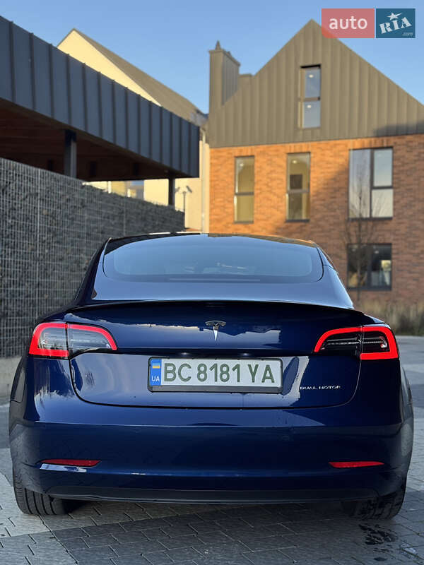 Седан Tesla Model 3 2021 в Львові