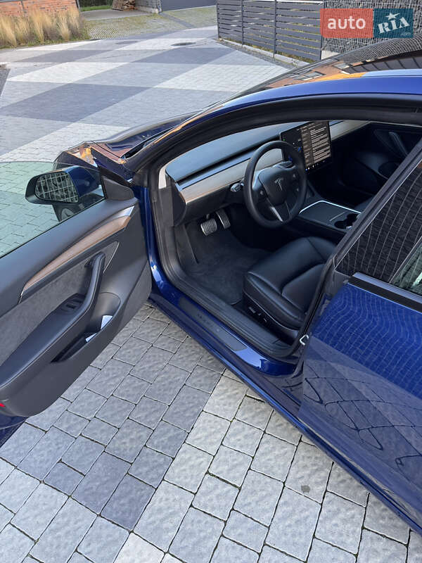 Седан Tesla Model 3 2021 в Львові