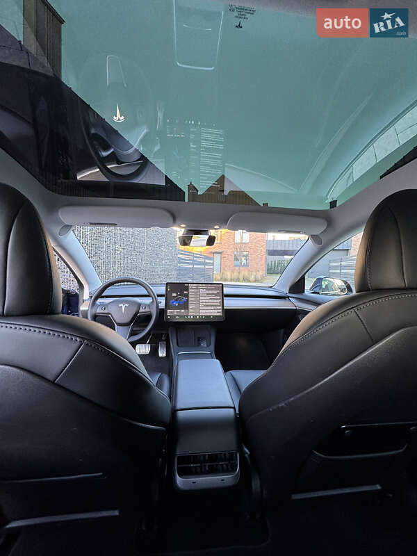Седан Tesla Model 3 2021 в Львові