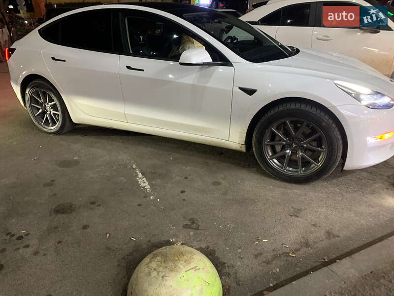 Седан Tesla Model 3 2018 в Львові фото 6 Седан Tesla Model 3 2018 в Львові