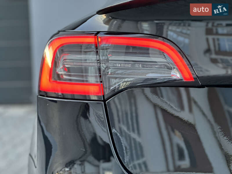 Седан Tesla Model 3 2019 в Тернополі