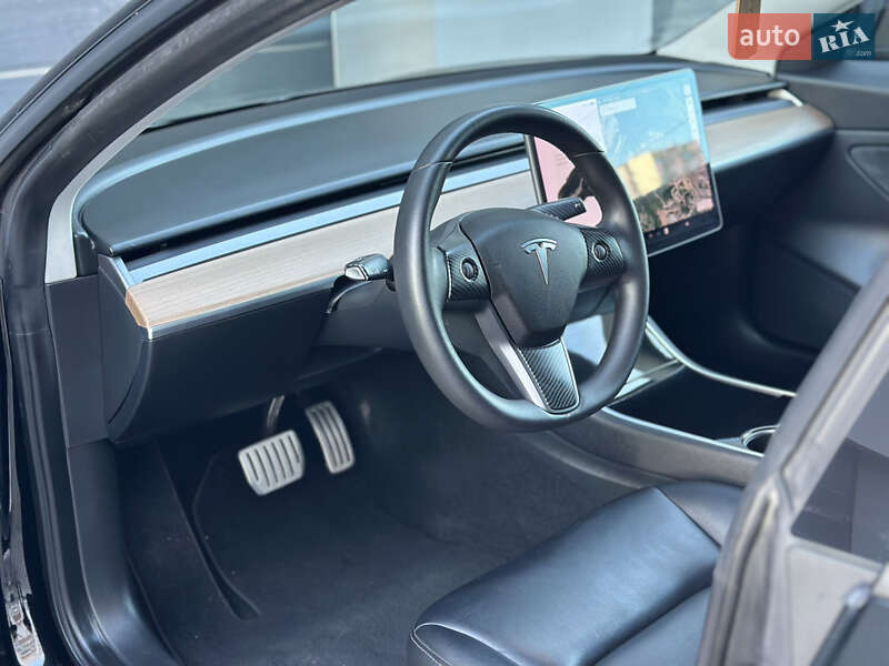 Седан Tesla Model 3 2019 в Тернополі