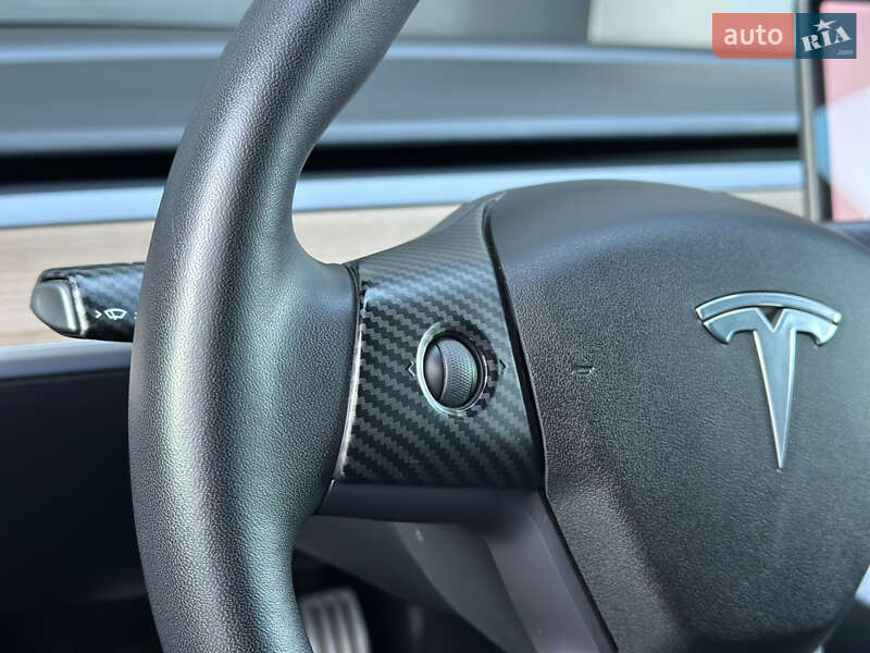 Седан Tesla Model 3 2019 в Тернополі