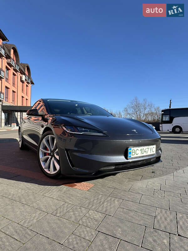 Tesla Model 3 2024