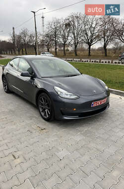 Седан Tesla Model 3 2022 в Ровно