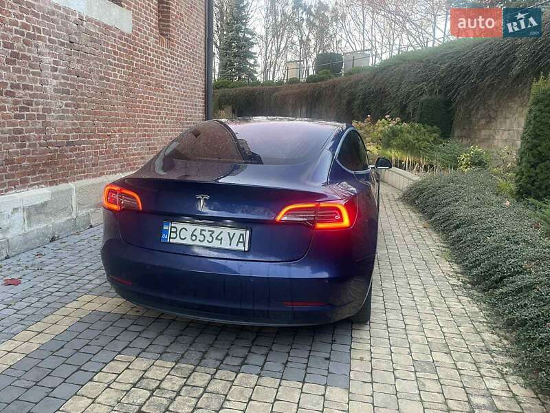 Седан Tesla Model 3 2019 в Львові