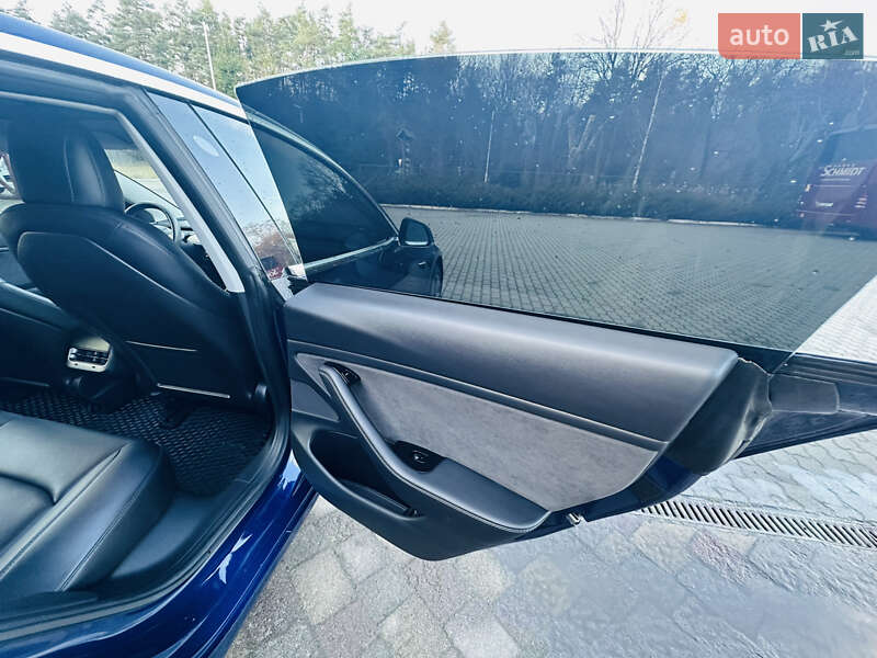 Седан Tesla Model 3 2018 в Львове фото 23 Седан Tesla Model 3 2018 в Львове