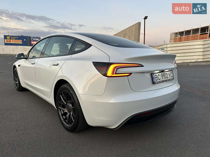 Седан Tesla Model 3 2024 в Львові