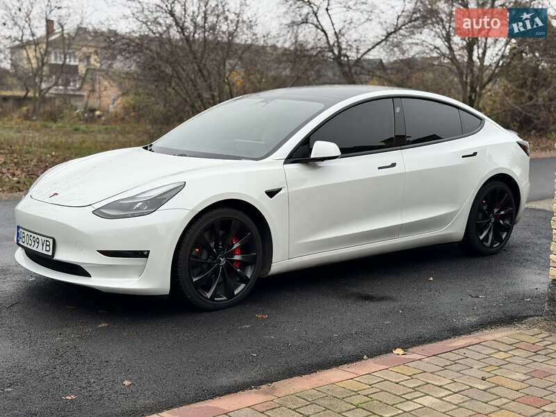 Седан Tesla Model 3 2021 в Виннице