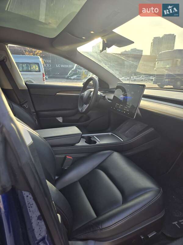 Седан Tesla Model 3 2022 в Киеве