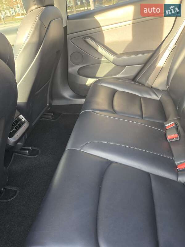Седан Tesla Model 3 2022 в Киеве