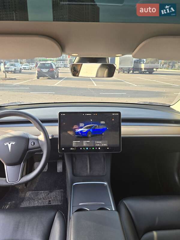 Седан Tesla Model 3 2022 в Киеве