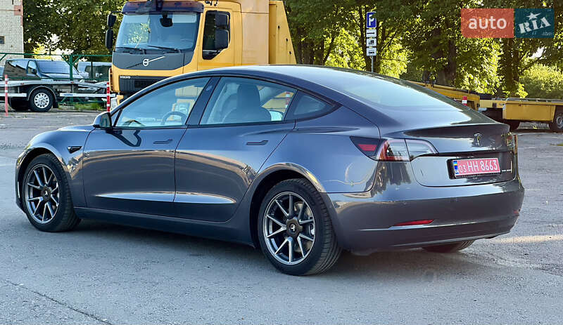 Седан Tesla Model 3 2021 в Рівному